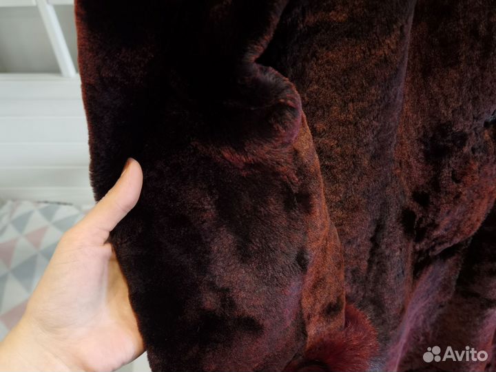 Продам мутоновую шубу 50 размер