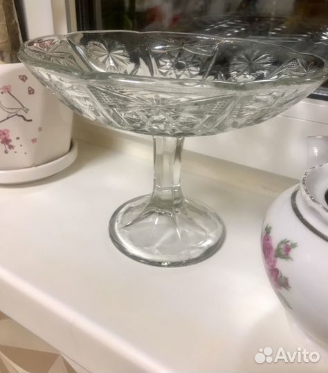 Ваза для фруктов на ножке