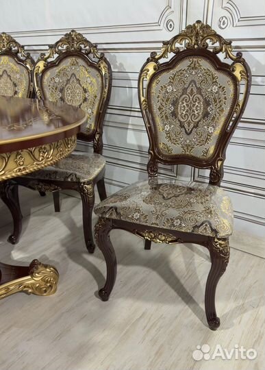 Стол и стулья