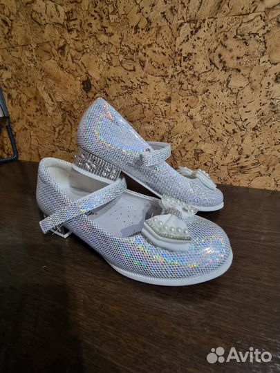 Туфли для деврчки нарядные