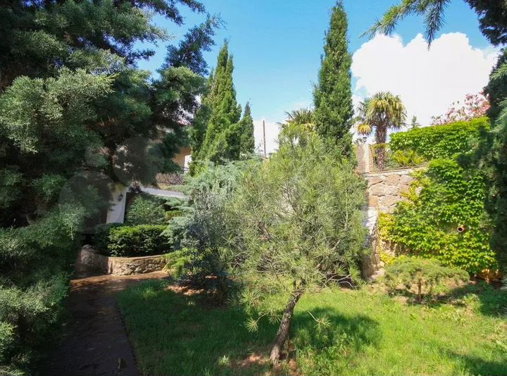 Дом 215 м² на участке 10 сот.