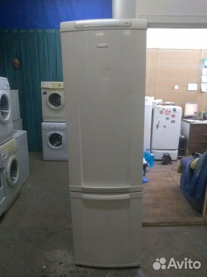 Холодильник Flectrolux 2 метра