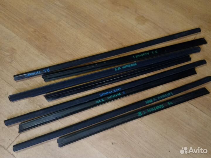 Молдинг стекла. Бархотка Mitsubishi Outlander 1