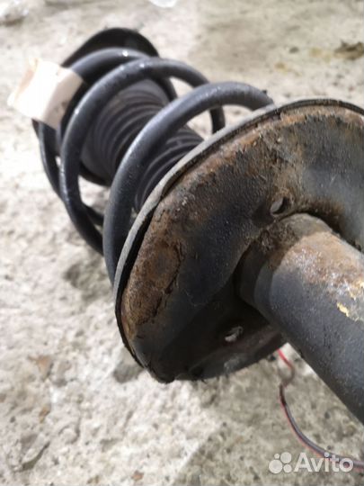 Ступица Toyota Wish ZNE14G (Переднее Правое)