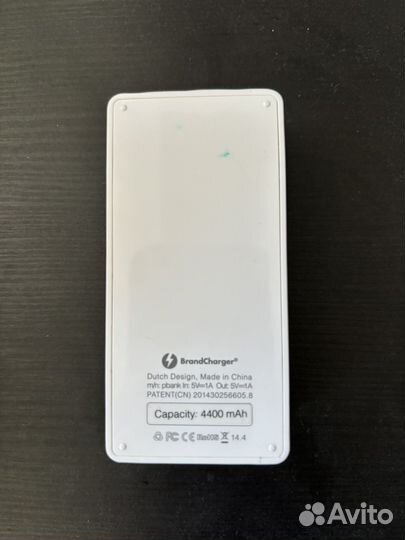 Четыре пауэрбанка + два адаптера питания