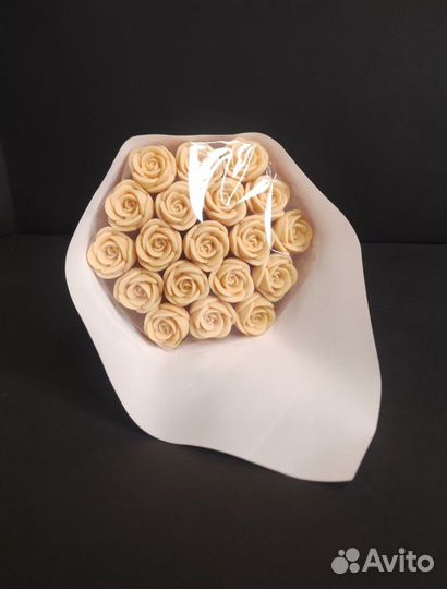 Букет - 19 Роз из Белого Шоколада