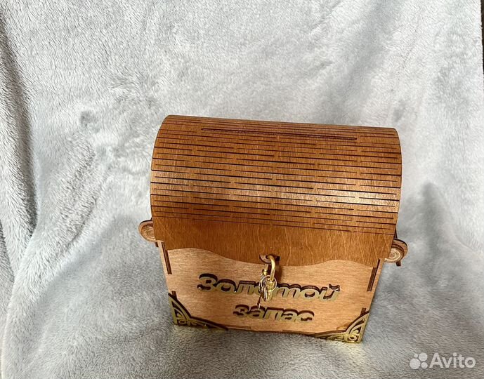 Копилка для денег с замком новая