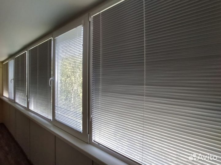 Горизонтальные жалюзи на окна