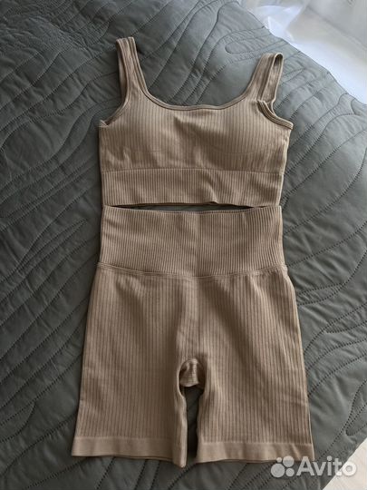 Костюм для фитнеса