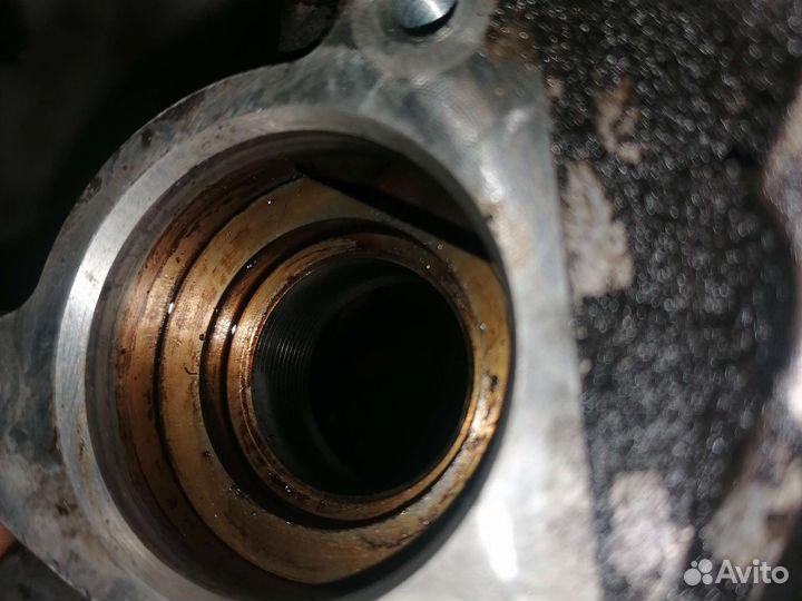 Крышка 2.0 FSI 06F103530N