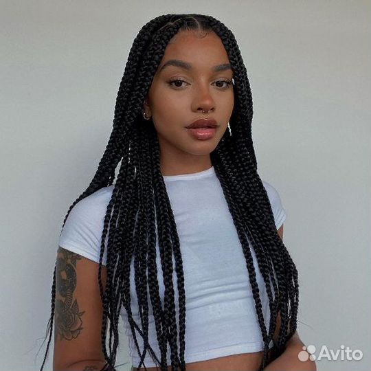 Модель на афрокосы и афрокудри