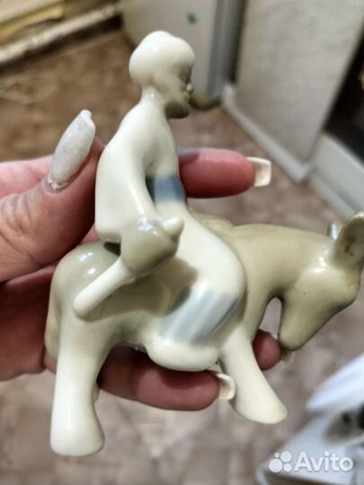 Статуэтка советкая фарфор