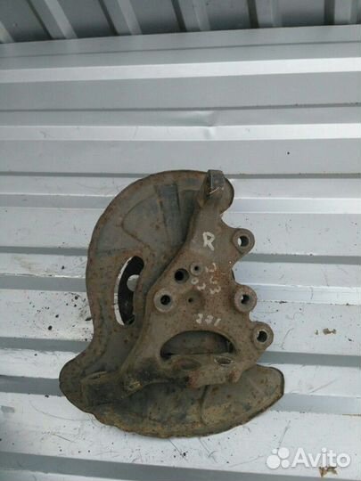 Поворотный кулак передний правый Mercedes W203 200