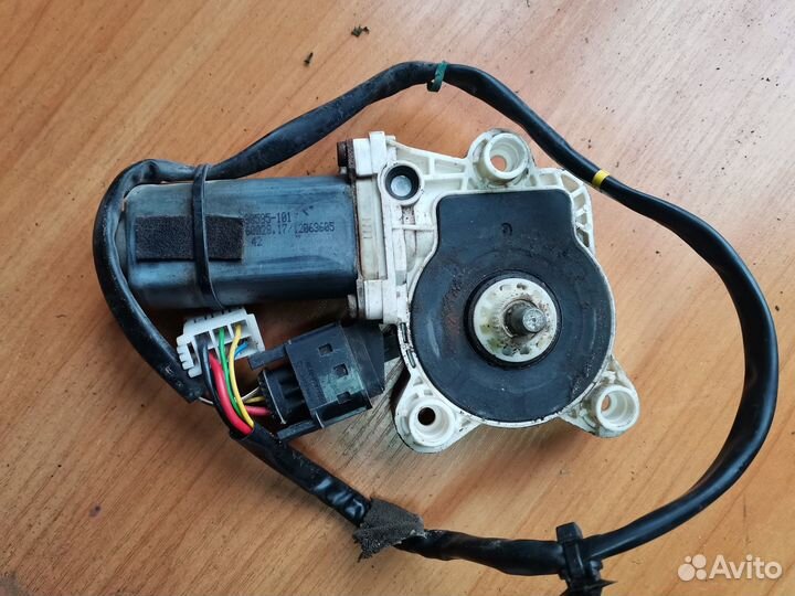 Моторчик стеклоподъемника передний правый Mercedes