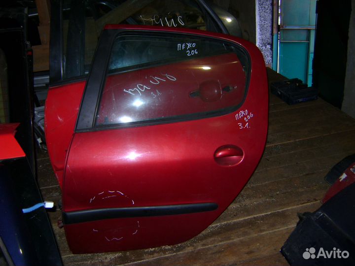 Дверь задняя левая Пежо 206 Peugeot 206 красный