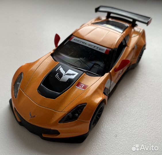 Модель Chevrolet Corvette 1:36