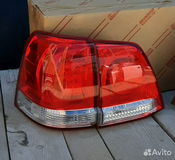 Toyota Land Cruiser 200 фонарь оригинал