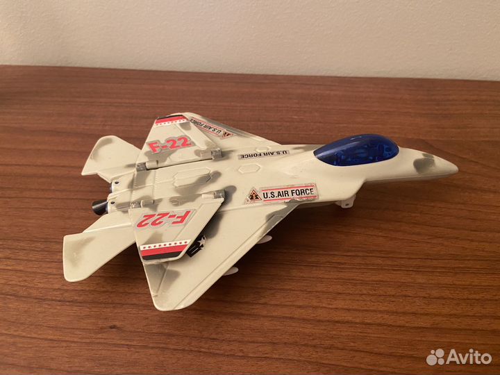 Самолет иннерционный F 22