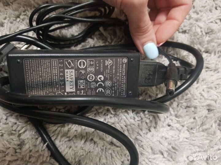 Сетевые кабели, зарядные устройства для ноутбуков