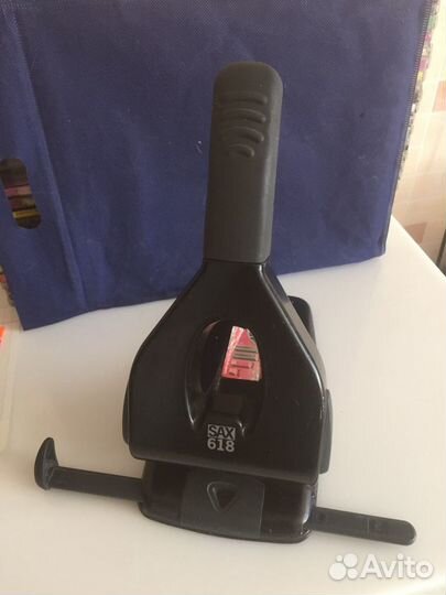 Дырокол SAX 618, Attache