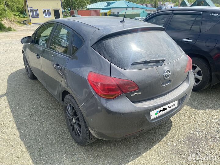 Opel Astra 1.6 МТ, 2011, битый, 196 000 км