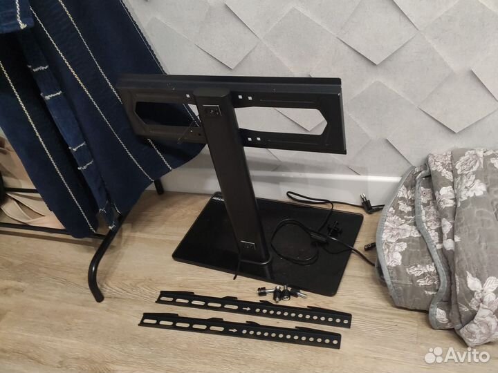 Универсальная подставка для телевизора