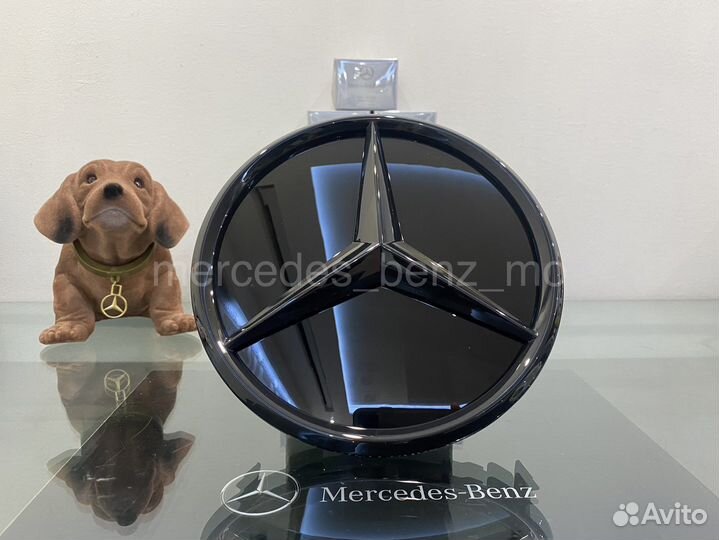 Эмблема звезда Мерседес Бенц в решетку радиатора