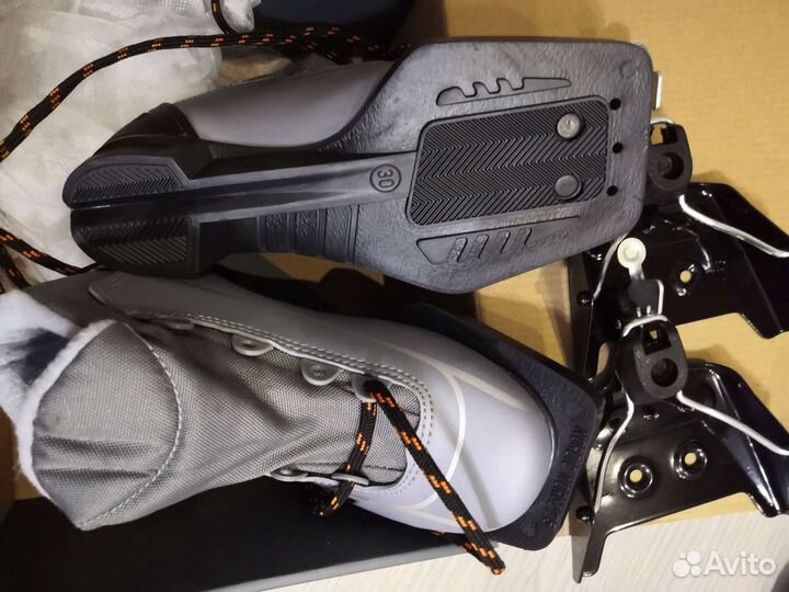 Лыжные ботинки с креплением
