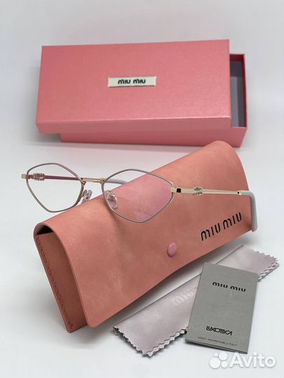 Солнцезащитные очки MIU MIU