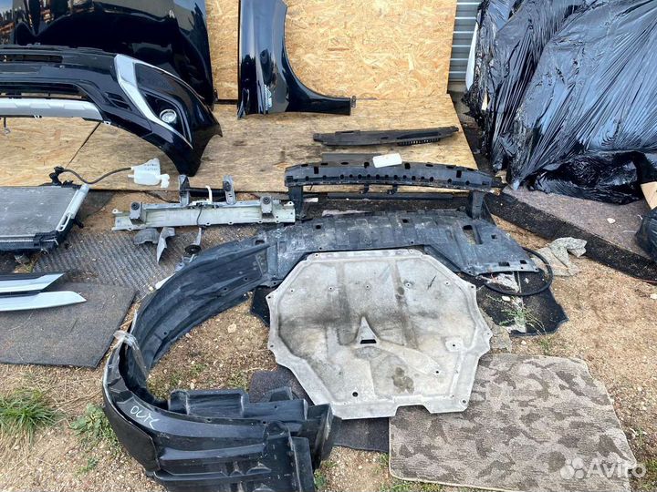 Передняя часть автомобиля Mitsubishi Outlander 3