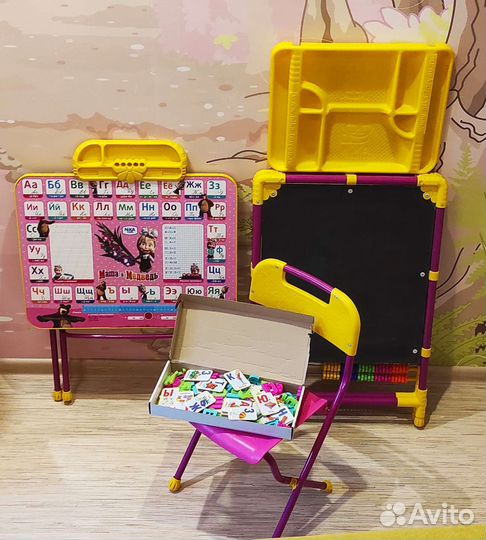 Стол, стул, мольберт, магниты