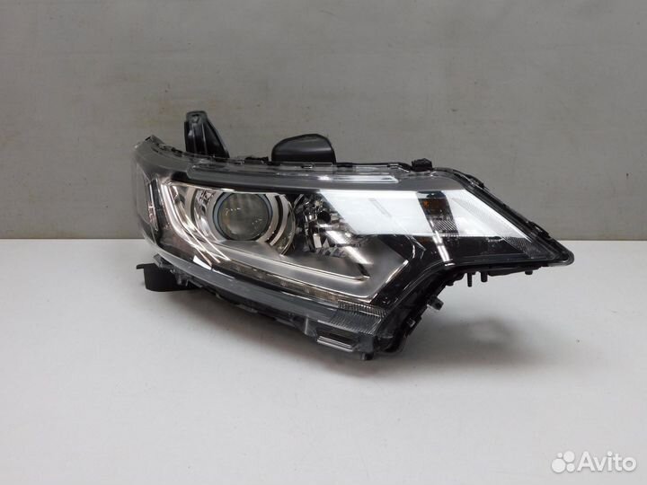 Фара правая Mitsubishi Outlander