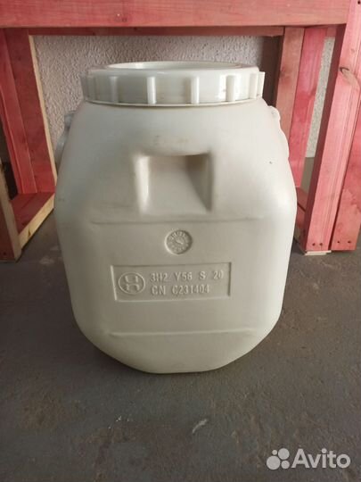 Продам бидон, бак, бочку из под воды 65 литров