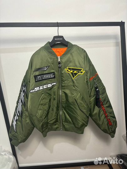 В наличии Бомбер Vetements Racing Green