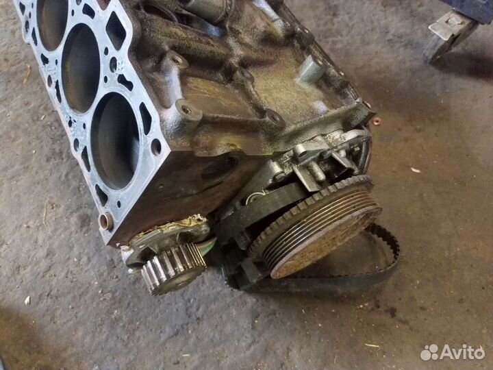 Блок двигателя всборе на Ваз модель 2111
