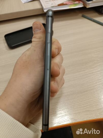 iPhone 8, 64 ГБ