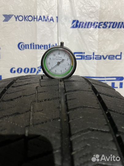 Bridgestone Blizzak VRX2 215/50 R17