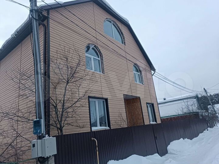 Дом 227 м² на участке 6 сот.