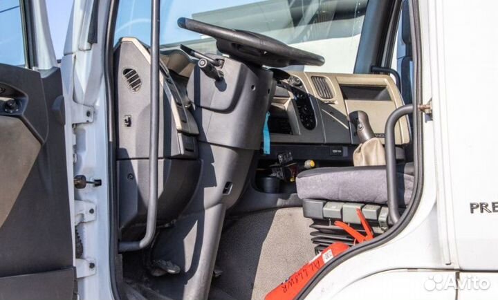 В разборке грузовик Renault, Premium II с 2007