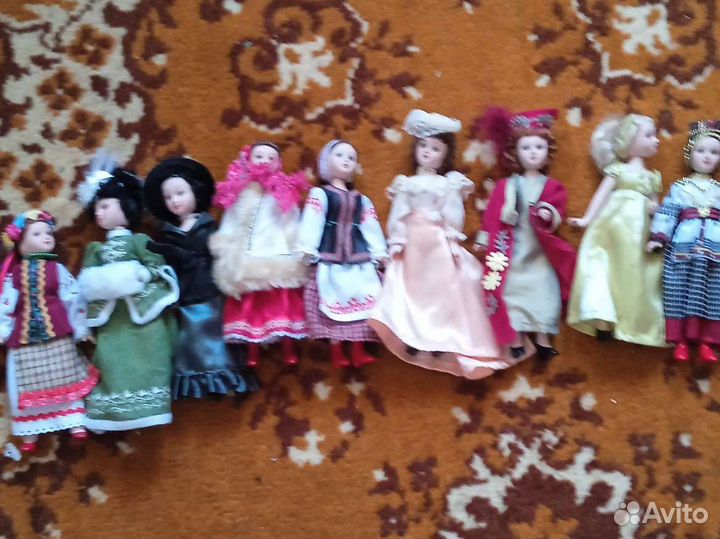 Фарфоровая кукла