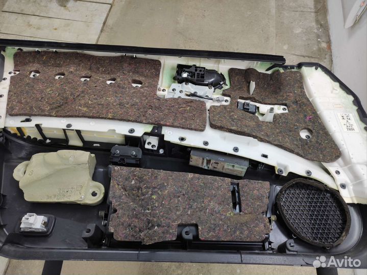 Передняя правая обшивка двери Nissan Teana G 31