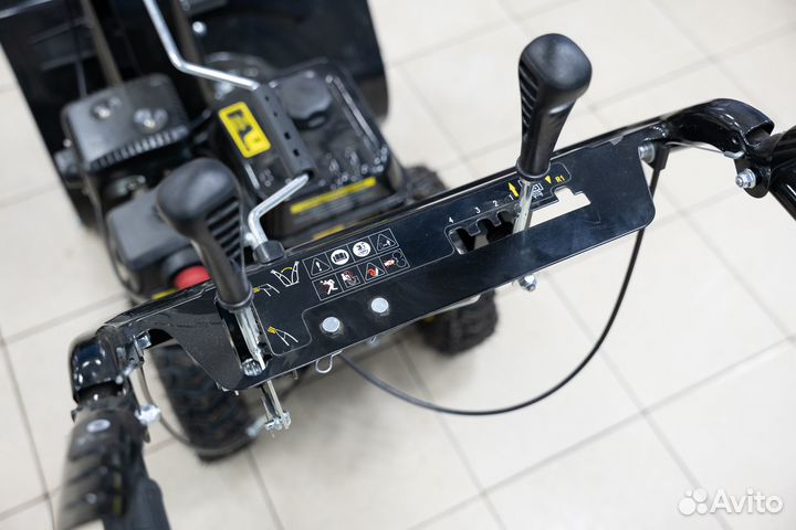 Снегоуборщик Champion ST661