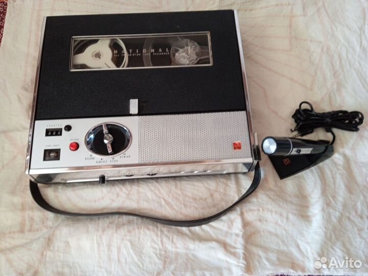 Японский портативный катушечный магнитофо national