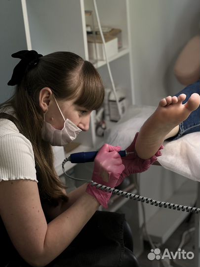 Маникюр педикюр