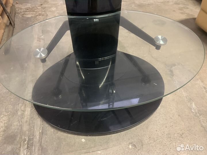 Стеклянная тумба под тв