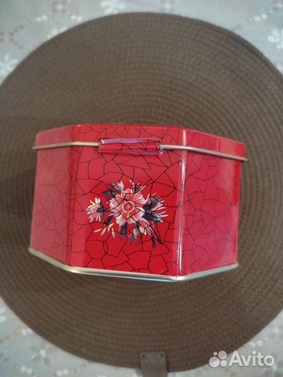 Жестяная банка из под чая