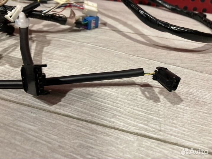 Проводка крышки багажника Toyota Avensis универсал