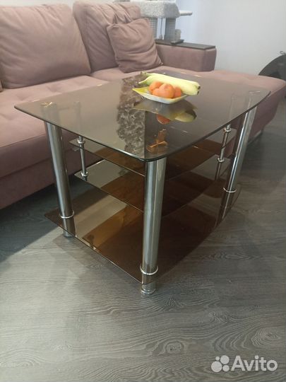 Стол из стекла