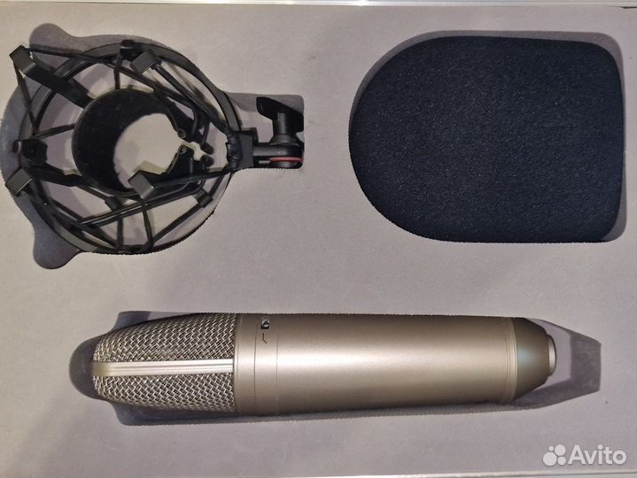 Студийный конденсаторный микрофон behringer B2-PRO