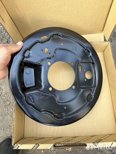 Кожух RR тормозного диска hilux 15